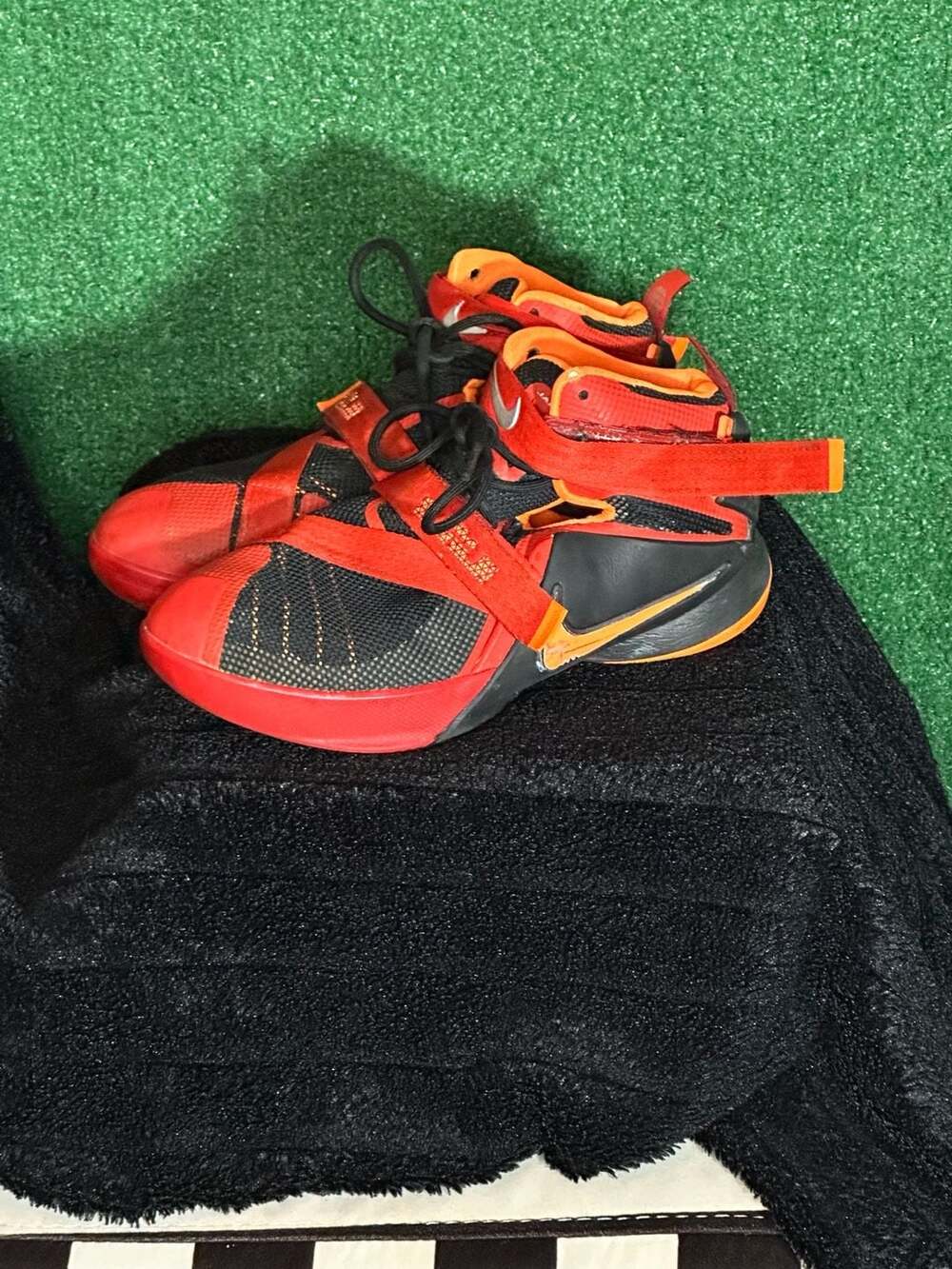 Nike LeBron Soldier IX 9 Chilling Red Black Basketball Shoes 776471-600 Youth Si